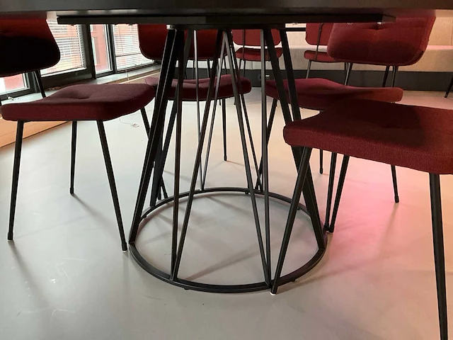 Satelliet tafel met 5 originals gerlin stackable sc stoelen - afbeelding 3 van  6