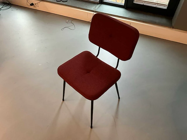 Satelliet tafel met 5 originals gerlin stackable sc stoelen - afbeelding 4 van  6
