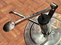 Sausdispenser op rvs deksel - afbeelding 2 van  2