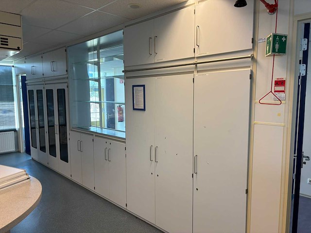 S+b - laboratorium kastenwand - afbeelding 1 van  8