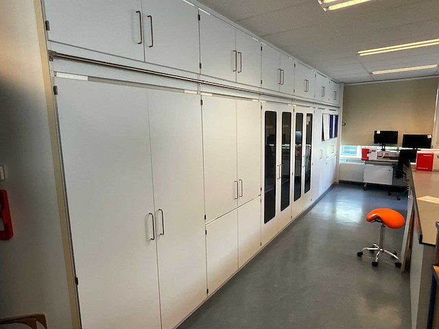 S+b - laboratorium kastenwand - afbeelding 1 van  4