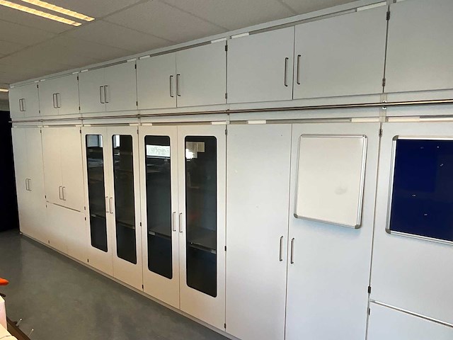 S+b - laboratorium kastenwand - afbeelding 2 van  4