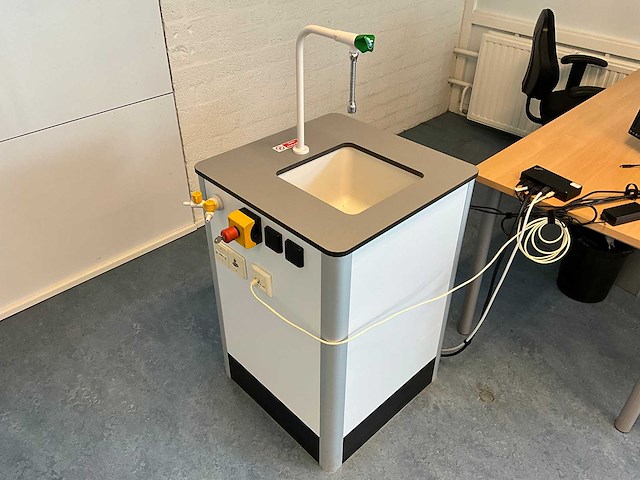 S+b - laboratorium werkstation - afbeelding 1 van  5