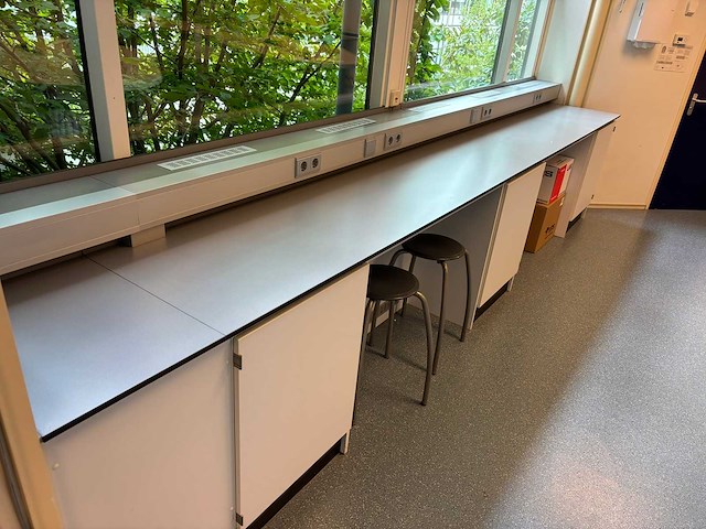 S+b - laboratorium werktafel - afbeelding 1 van  3