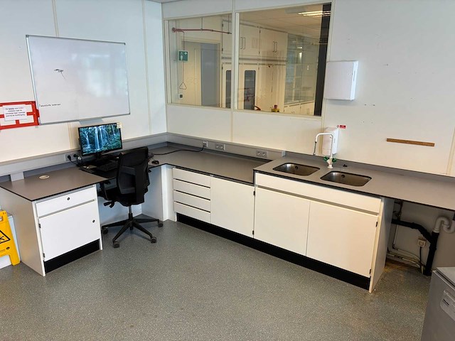 S+b - laboratorium werktafel - afbeelding 1 van  7