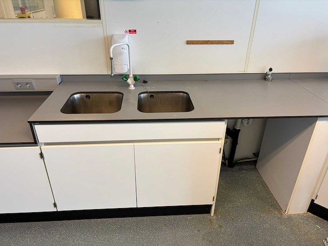 S+b - laboratorium werktafel - afbeelding 3 van  7