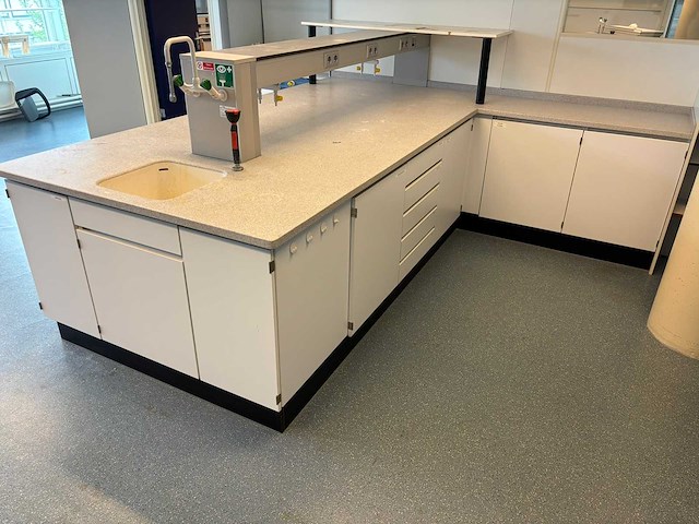 S+b - laboratorium werktafel - afbeelding 1 van  7