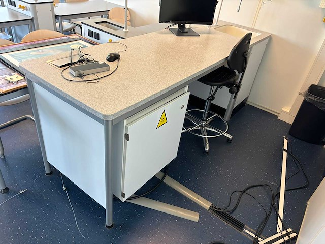 S+b - laboratorium werktafel - afbeelding 1 van  5