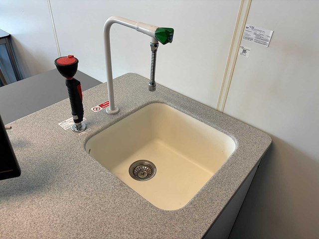 S+b - laboratorium werktafel - afbeelding 5 van  5