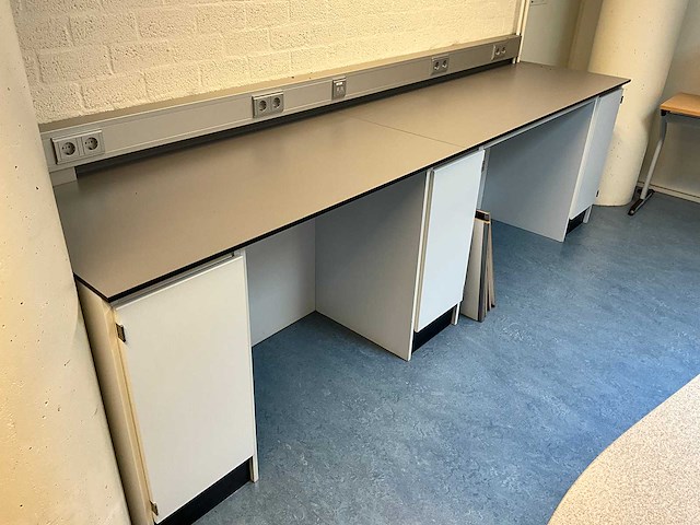 S+b - laboratorium werktafel - afbeelding 1 van  3