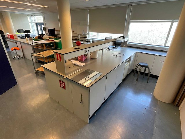 S+b - laboratorium werktafel - afbeelding 1 van  7