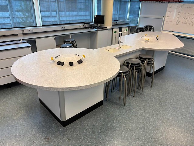 S+b - saturn light 1 - practicumtafel - afbeelding 1 van  7