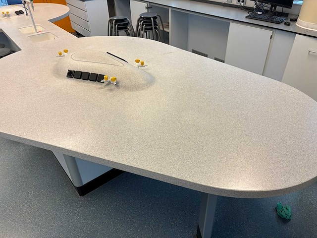 S+b - saturn light 1 - practicumtafel - afbeelding 5 van  7