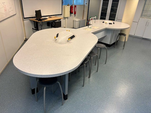 S+b - saturn light 1 - practicumtafel - afbeelding 1 van  10
