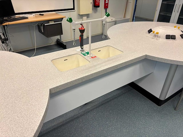 S+b - saturn light 1 - practicumtafel - afbeelding 4 van  10