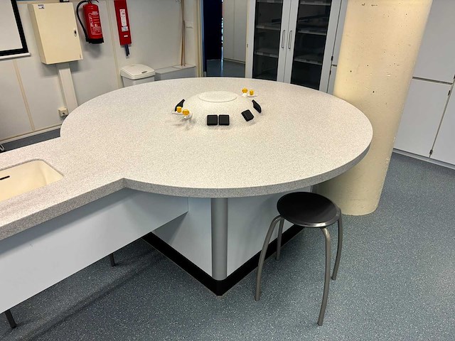 S+b - saturn light 1 - practicumtafel - afbeelding 5 van  10
