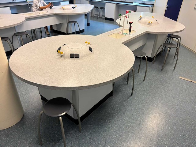 S+b - saturn light 1 - practicumtafel - afbeelding 6 van  10