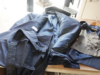 Scabal met hoogwaardig vakmanschap en gebruik van zeer luxe stoffen gemaakt maatpak - afbeelding 2 van  5