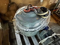 Scales, weights, collection - afbeelding 2 van  2