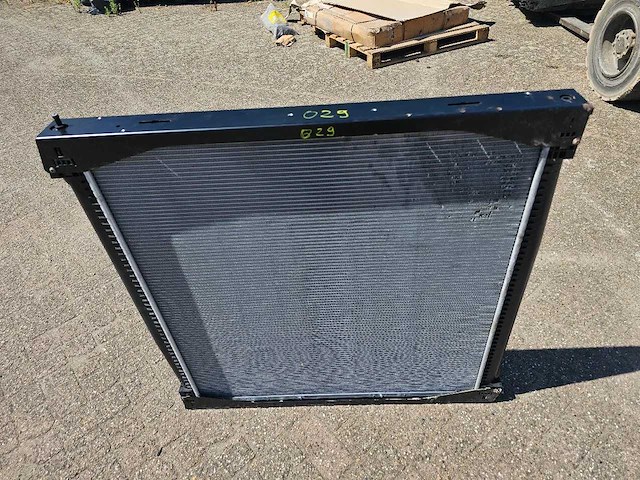 Scania - 10570465 - radiator - afbeelding 1 van  4