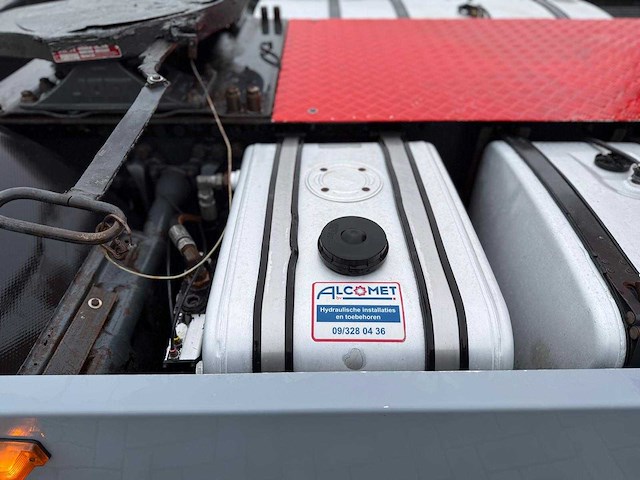 Scania - 2012 - r560 v8 - vrachtwagen - show - top - leren stoelen - retarder - handgeschakeld - afbeelding 10 van  24