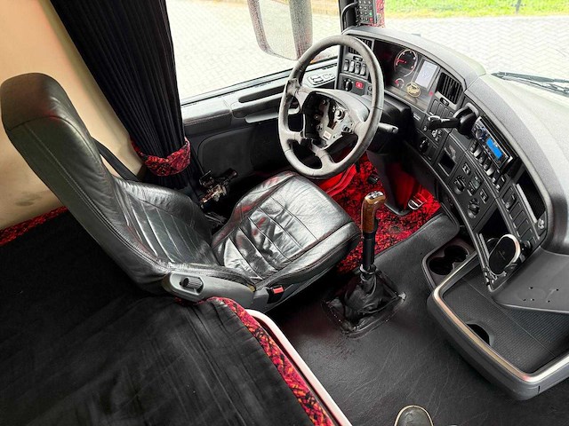 Scania - 2012 - r560 v8 - vrachtwagen - show - top - leren stoelen - retarder - handgeschakeld - afbeelding 17 van  24