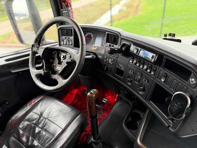 Scania - 2012 - r560 v8 - vrachtwagen - show - top - leren stoelen - retarder - handgeschakeld - afbeelding 18 van  24