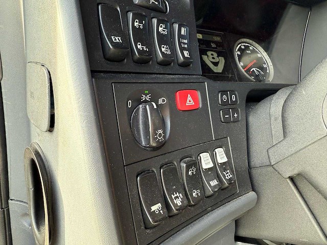 Scania - 2013 - r730 - 61-bst-4 - v8, showtruck vollucht, retarder, hydrauliek, boogie, alu wielen, leer - afbeelding 24 van  33