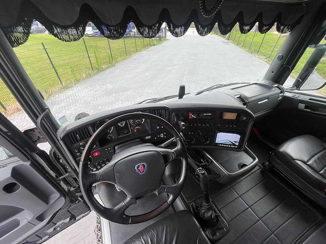 Scania - 2015 - r520 - show truck - retarder - leather seats - manuel - nl kenteken 84-bfv-4 - afbeelding 11 van  28