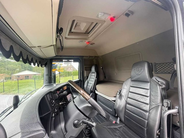 Scania - 2015 - r520 - show truck - retarder - leather seats - manuel - nl kenteken 84-bfv-4 - afbeelding 18 van  28