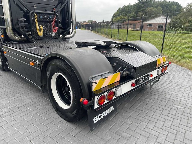 Scania - 2015 - r520 - show truck - retarder - leather seats - manuel - nl kenteken 84-bfv-4 - afbeelding 21 van  28