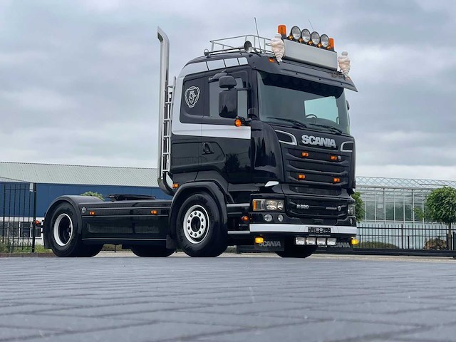 Scania - 2015 - r520 - show truck - retarder - leather seats - manuel - nl kenteken 84-bfv-4 - afbeelding 12 van  28