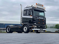Scania - 2015 - r520 - show truck - retarder - leather seats - manuel - nl kenteken 84-bfv-4 - afbeelding 12 van  28