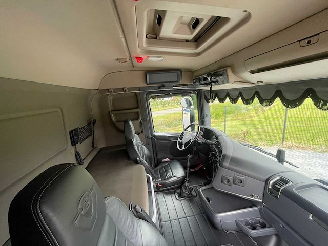 Scania - 2015 - r520 - show truck - retarder - leather seats - manuel - nl kenteken 84-bfv-4 - afbeelding 21 van  29