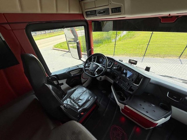 Scania - 2017 - s500 - showtruck - gestuurd - leer - 82-brz-5 - vrachtwagen - afbeelding 21 van  30
