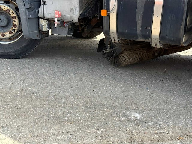 Scania - 94g 220 veegtruck - vrachtwagen - afbeelding 24 van  32