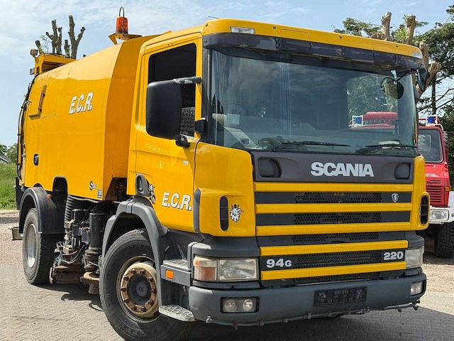 Scania - 94g 220 veegtruck - vrachtwagen - afbeelding 4 van  32