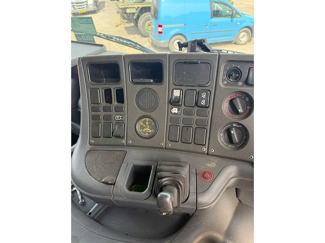 Scania - 94g 220 veegtruck - vrachtwagen - afbeelding 8 van  32