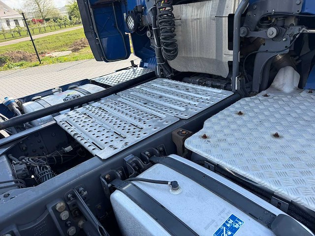 Scania - r580 - v8 - 6x2/4 - vollucht - retarder - 2017 - vrachtwagen - afbeelding 2 van  27
