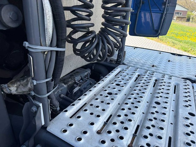 Scania - r580 - v8 - 6x2/4 - vollucht - retarder - 2017 - vrachtwagen - afbeelding 4 van  27