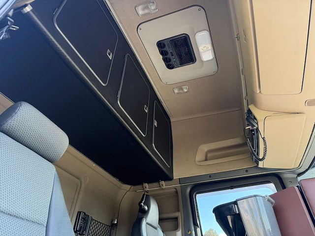 Scania - r580 - v8 - 6x2/4 - vollucht - retarder - 2017 - vrachtwagen - afbeelding 13 van  27