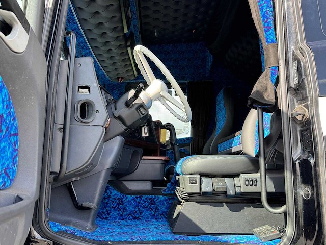 Scania - r580 v8 - showtruck - manual - retarder - boogie - 2005 - vrachtwagen - afbeelding 7 van  24