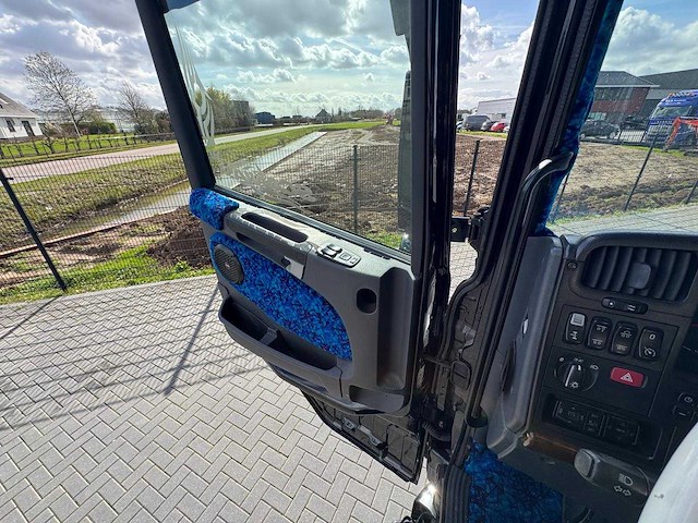 Scania - r580 v8 - showtruck - manual - retarder - boogie - 2005 - vrachtwagen - afbeelding 17 van  24