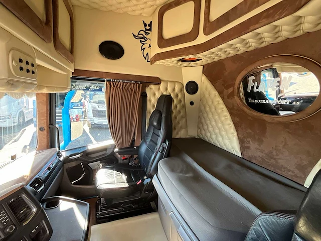 Scania - r650 - handgeschakeld - highline - retarder - lll - 2018 - vrachtwagen - afbeelding 14 van  26