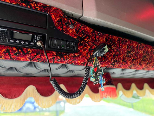 Scania - s580 - v8 - 2018 - vollucht - retarder - alcoa -24-bkn-2 - vrachtwagen - afbeelding 14 van  25