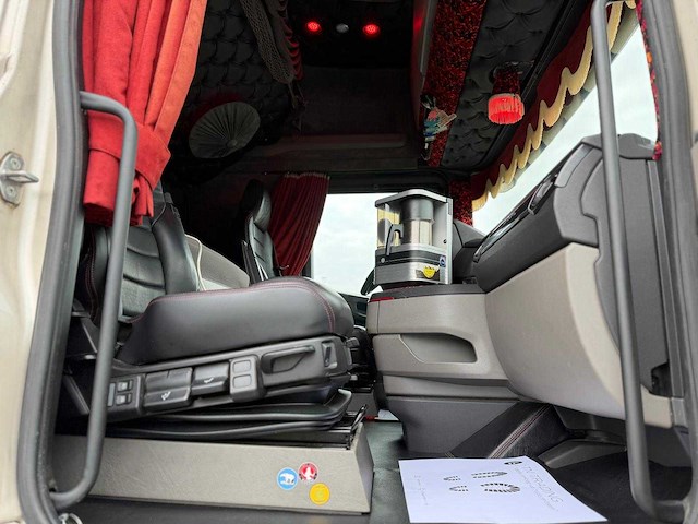 Scania - s580 - v8 - 2018 - vollucht - retarder - alcoa -24-bkn-2 - vrachtwagen - afbeelding 15 van  25
