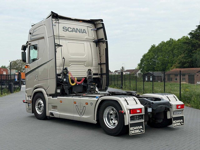 Scania - s580 - v8 - 2018 - vollucht - retarder - alcoa -24-bkn-2 - vrachtwagen - afbeelding 22 van  25