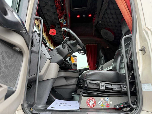 Scania - s580 - v8 - 2018 - vollucht - retarder - alcoa -24-bkn-2 - vrachtwagen - afbeelding 5 van  25
