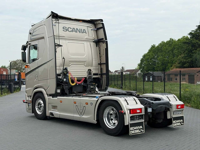 Scania - s580 - v8 - 2018 - vollucht - retarder - alcoa -24-bkn-2 - vrachtwagen - afbeelding 22 van  25