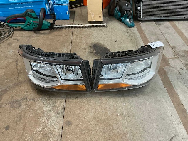 Scania 2379894 h7 koplampset - afbeelding 1 van  2